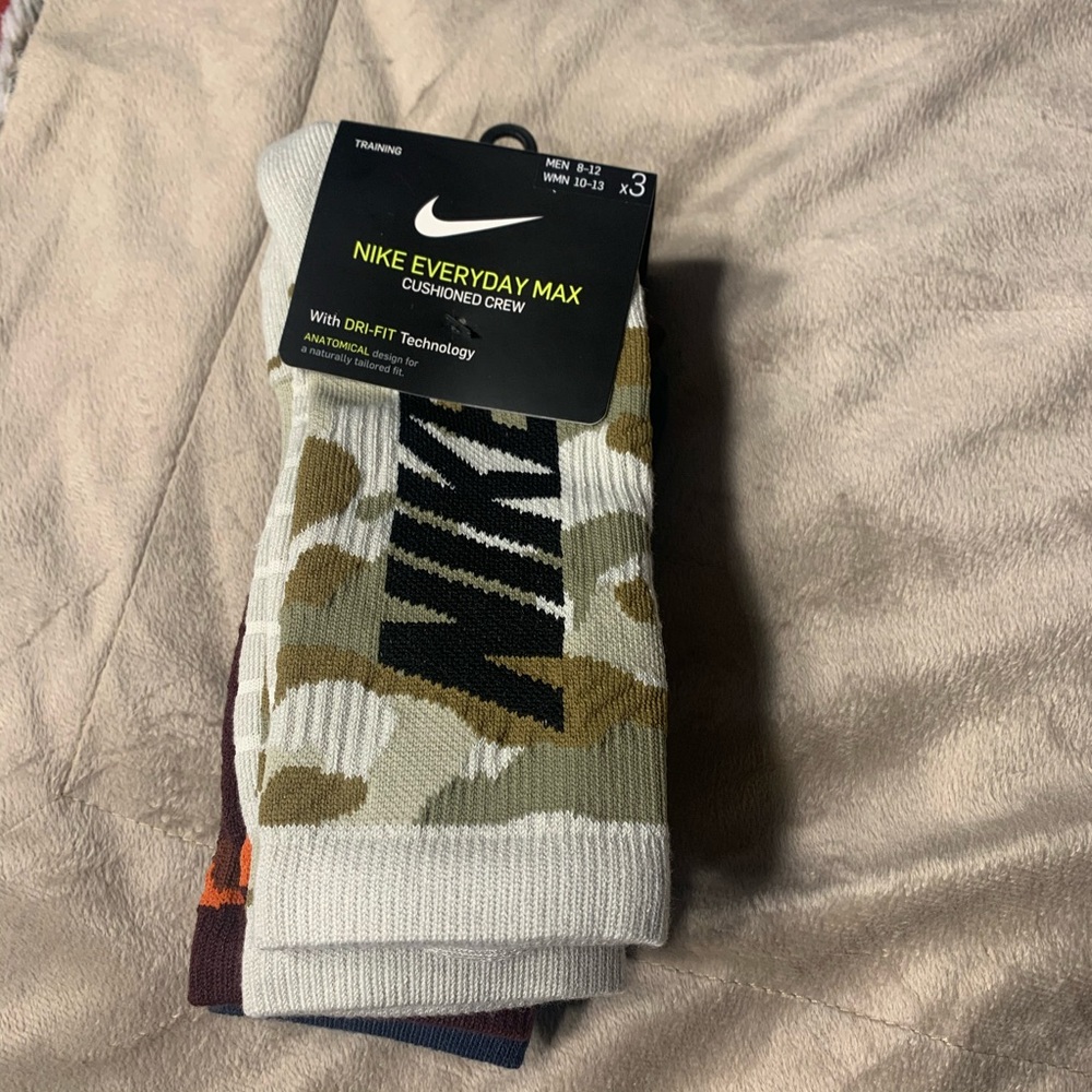 NWT Nike 3 pack crew socks